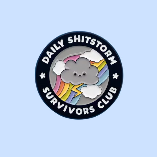 Button badge with a cloud design and text 'Daily Shitstorm Survivors Club' on a light blue background