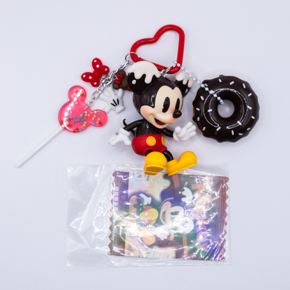 Porte-clés pendentif de sac MICKEY BEIGNET, collection « L'enfance de Mickey, une imagination sans limites » - fait main