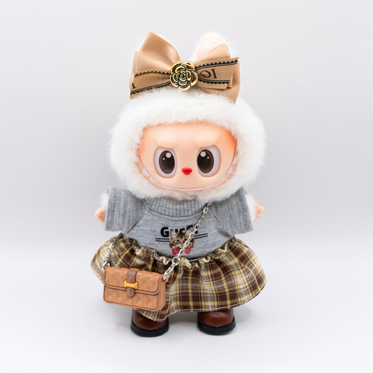 Designer-inspiriertes 5-teiliges Puppenkleidungsset für 17 cm große Puppen.